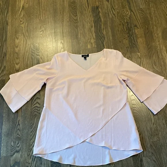 Beautiful pale, pink blouse size large - Picture 4 of 4